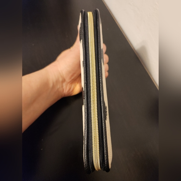 EUC Betsey Johnson spotted wallet - Picture 2 of 13